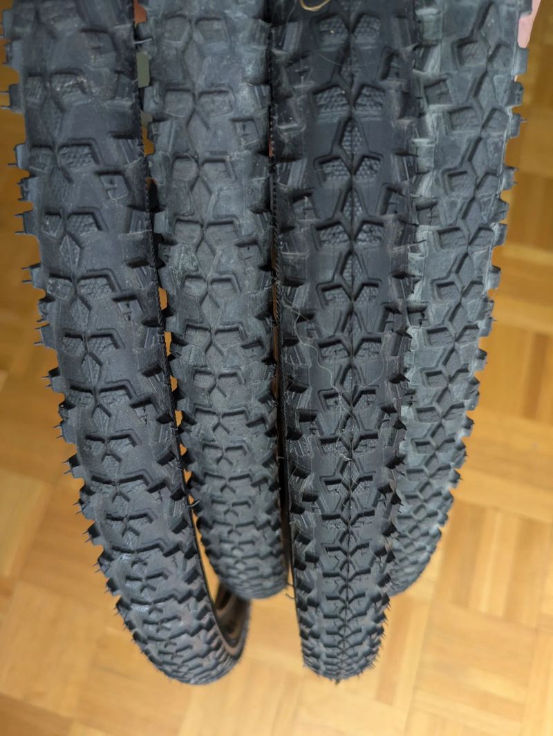 4x Schwalbe Smart Sam 35mm nové a mírně použité 