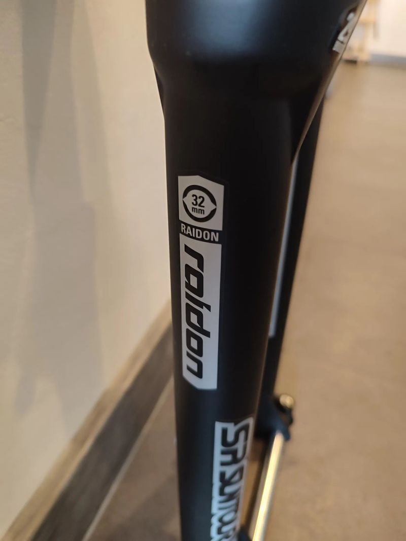 Vidlica SR Suntour Raidon 32 Boost 29"/120mm + packeta Zdarma