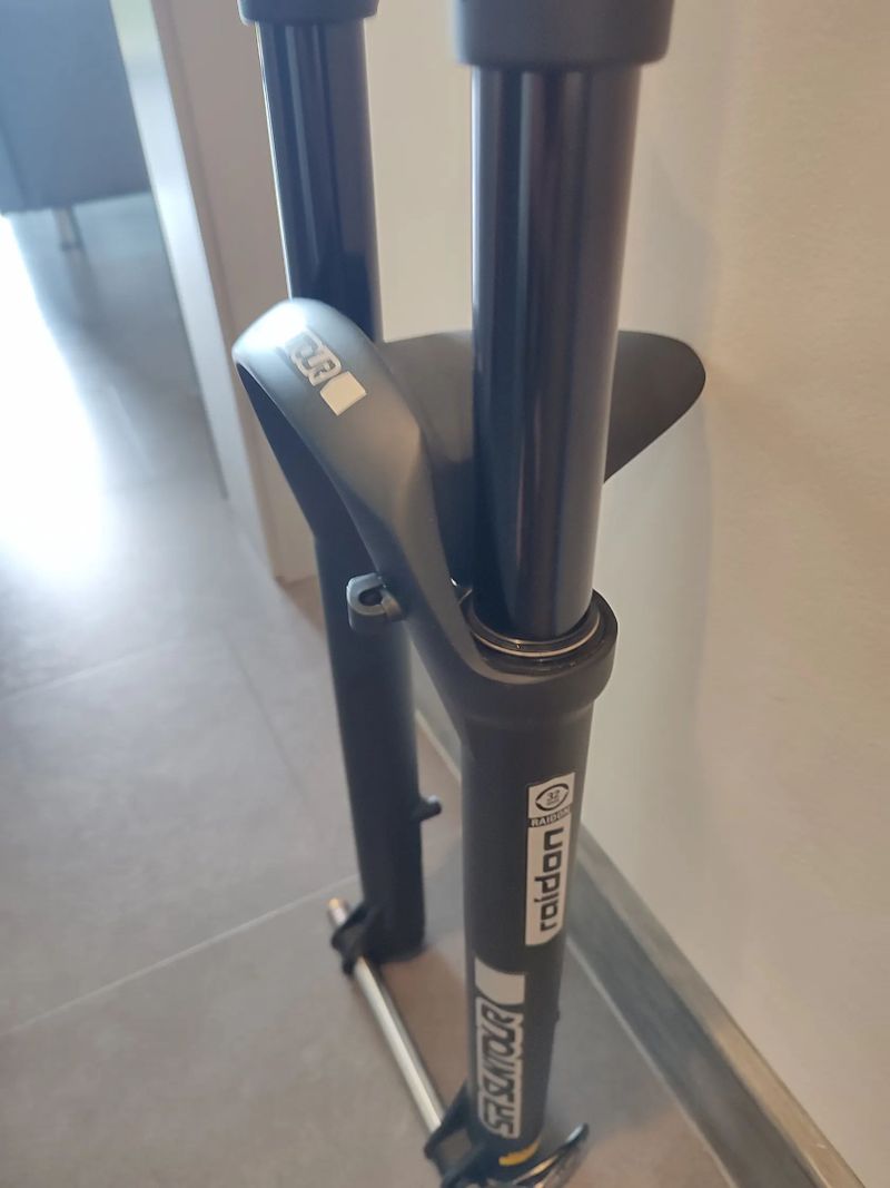 Vidlica SR Suntour Raidon 32 Boost 29"/120mm + packeta Zdarma