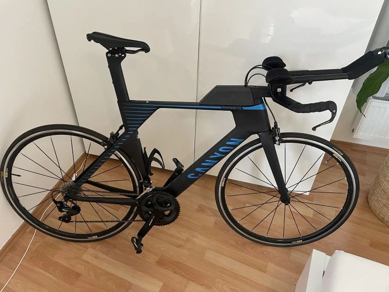 Triatlonové / časovkářské kolo Canyon Speedmax CF 7.0