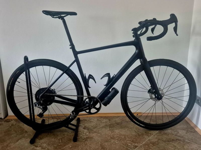 Quint Gravel 58" karbon rám v záruce, Shimano GRX RX810 Di2 1x11