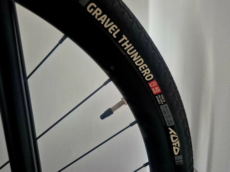 Quint Gravel 58" karbon rám v záruce, Shimano GRX RX810 Di2 1x11