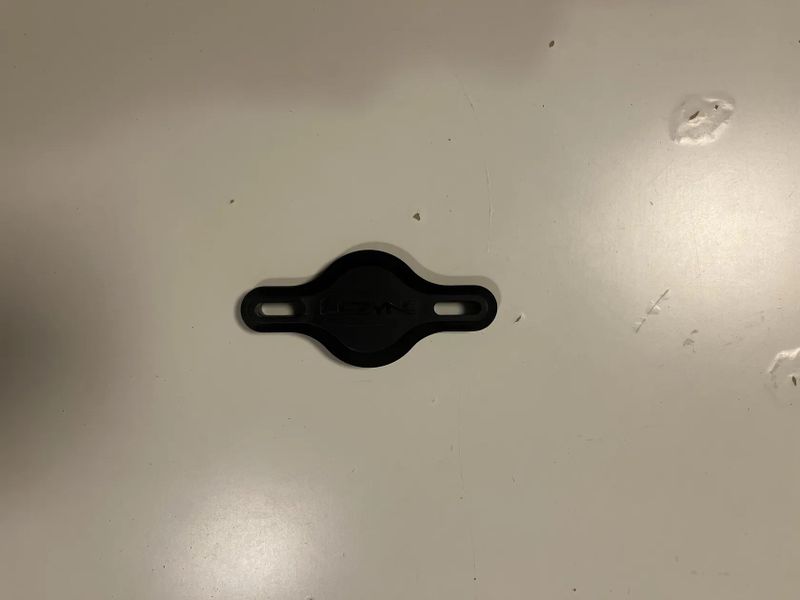 Držák airtagu Lezyne pod košík