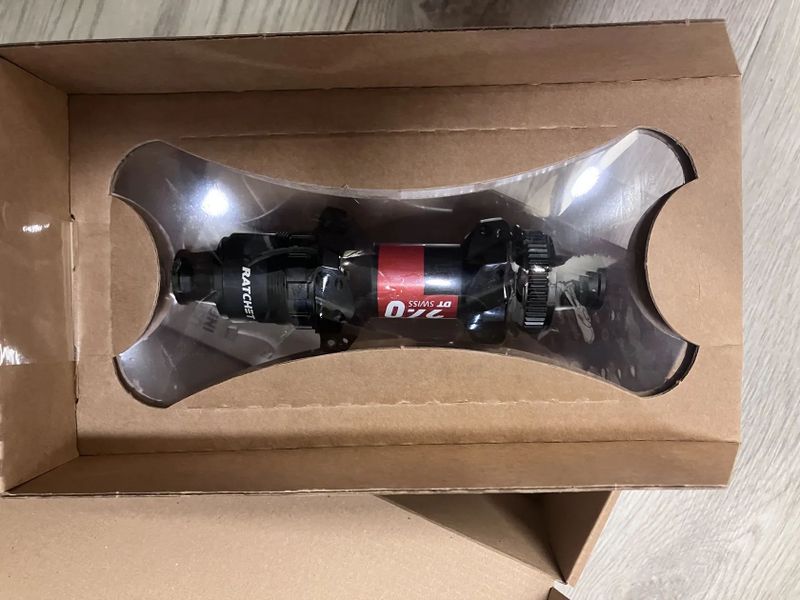 zadní náboj DT SWISS 240