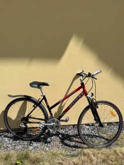 Unisex trekové kolo KELLYS