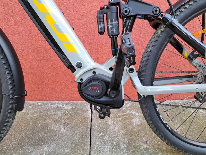 Prodám skoro nepoužité celoodpružené elektrokolo FUJI EVO 29 EQP.