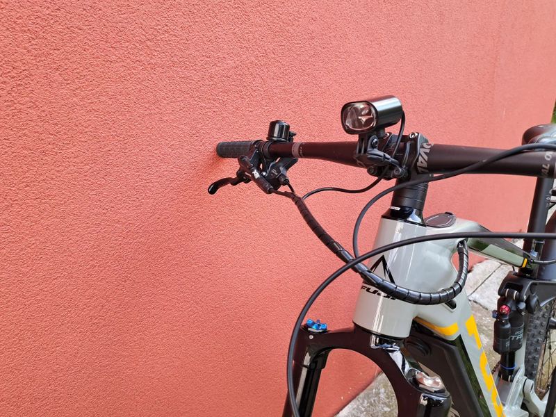 Prodám skoro nepoužité celoodpružené elektrokolo FUJI EVO 29 EQP.