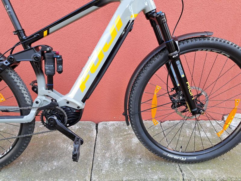 Prodám skoro nepoužité celoodpružené elektrokolo FUJI EVO 29 EQP.