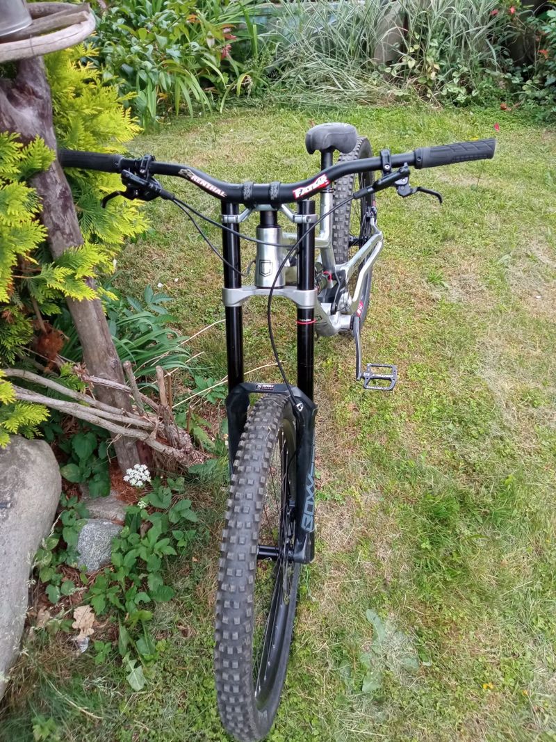 Commencal Furious 2021 vel. M