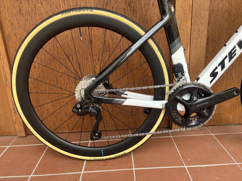 STEVENS ARCALIS DISC - karbonová plášťová kola - SHIMANO 105 2 x 12 - vel. 51 cm - NOVÉ