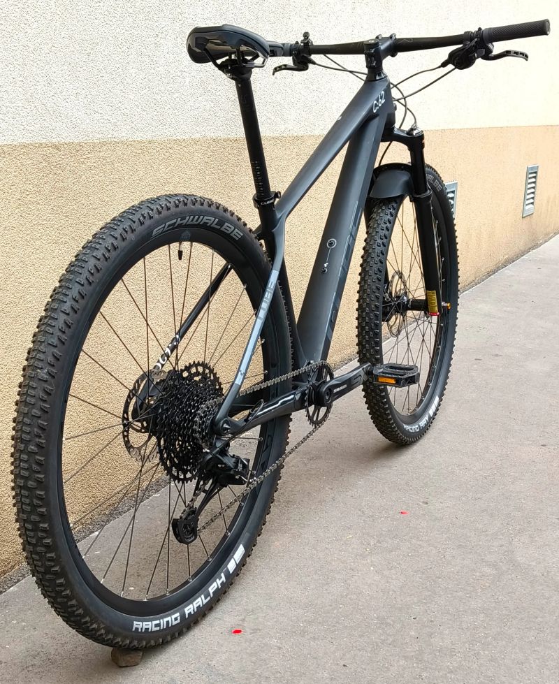 CUBE REACTION C:62 ONE 2022, vel M (S/M), carbon 29", TOP STAV, 11,5 kg, Najeto 300 km