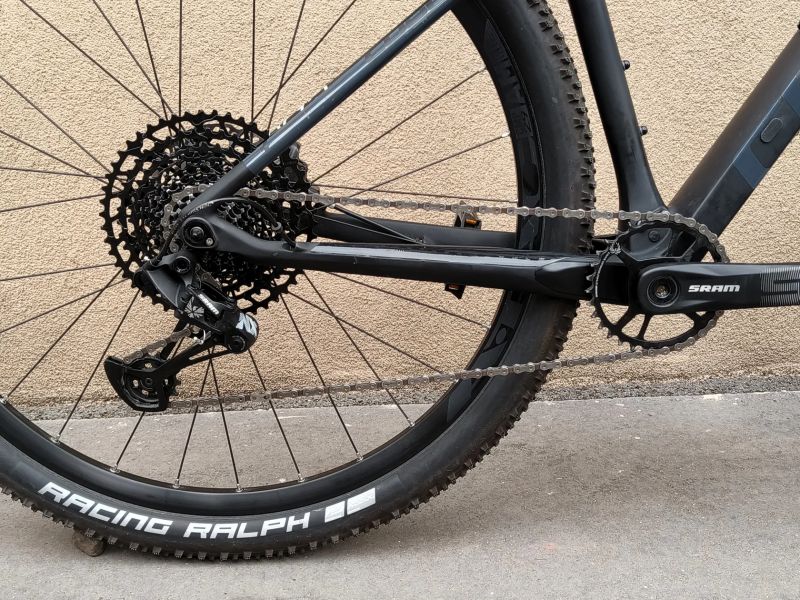 CUBE REACTION C:62 ONE 2022, vel M (S/M), carbon 29", TOP STAV, 11,5 kg, Najeto 300 km