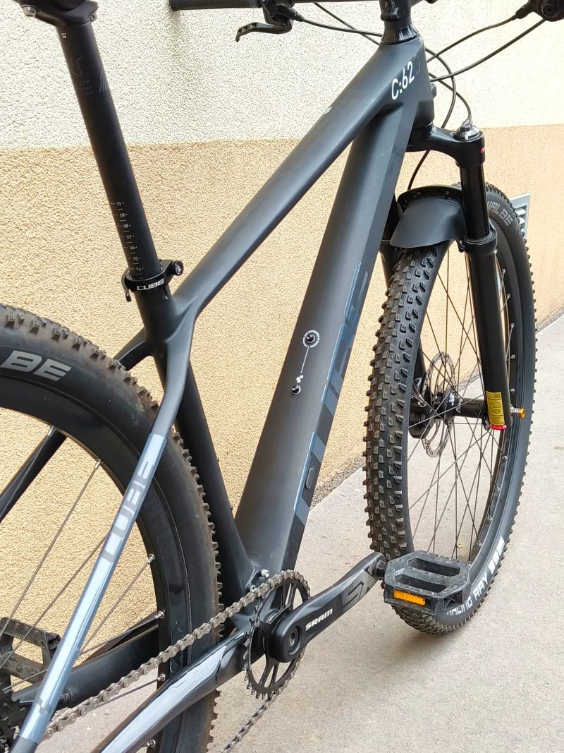 CUBE REACTION C:62 ONE 2022, vel M (S/M), carbon 29", TOP STAV, 11,5 kg, Najeto 300 km