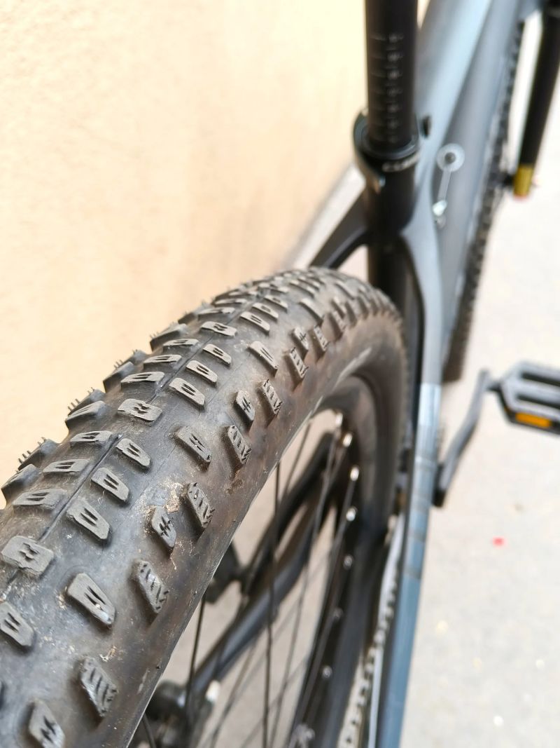 CUBE REACTION C:62 ONE 2022, vel M (S/M), carbon 29", TOP STAV, 11,5 kg, Najeto 300 km
