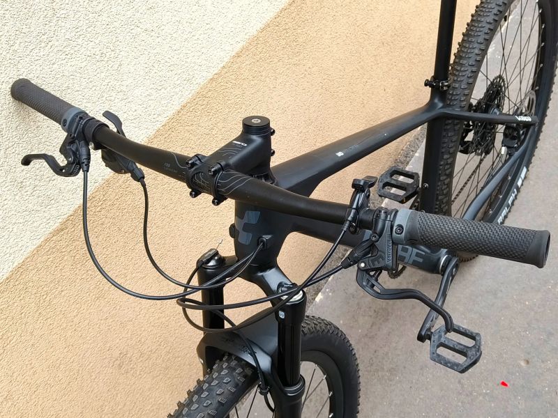 CUBE REACTION C:62 ONE 2022, vel M (S/M), carbon 29", TOP STAV, 11,5 kg, Najeto 300 km