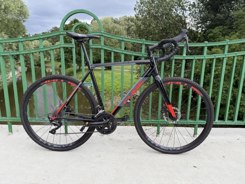 Cube Cross Race gravel