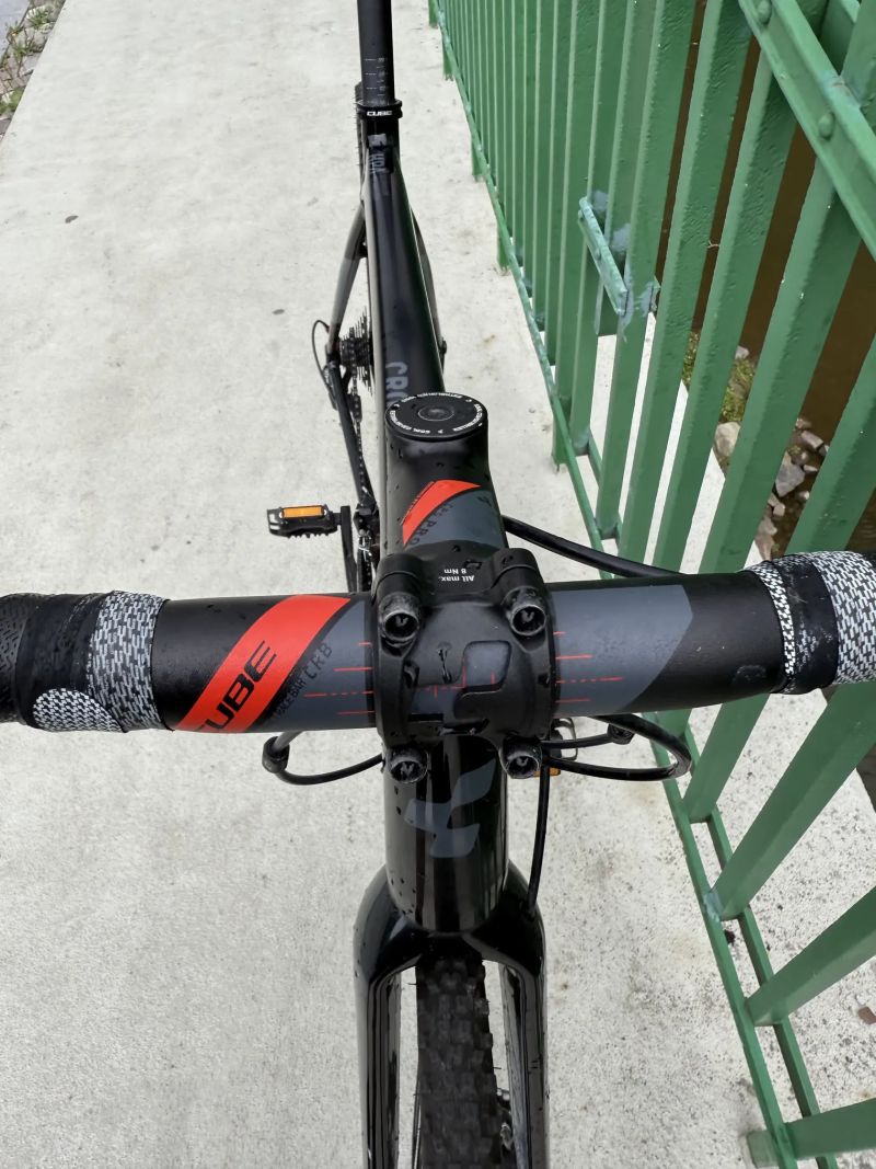 Cube Cross Race gravel