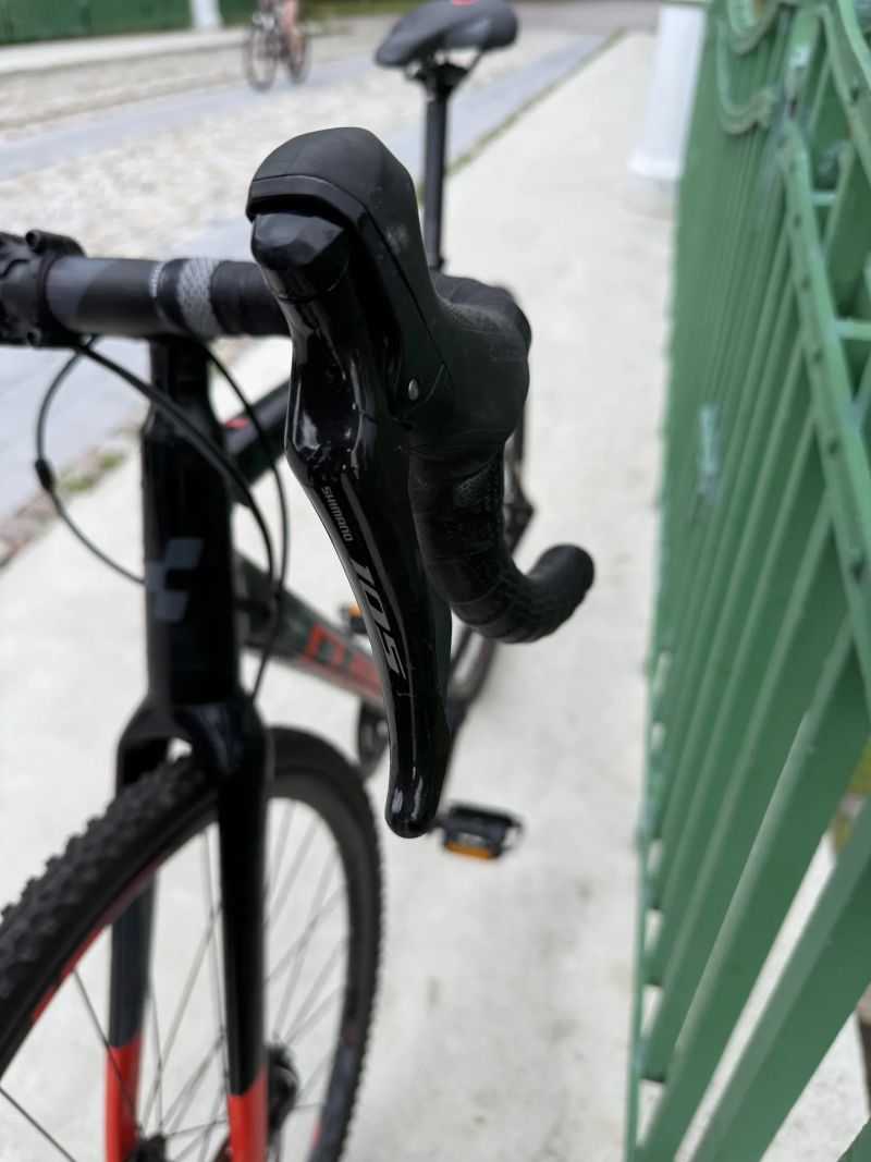 Cube Cross Race gravel