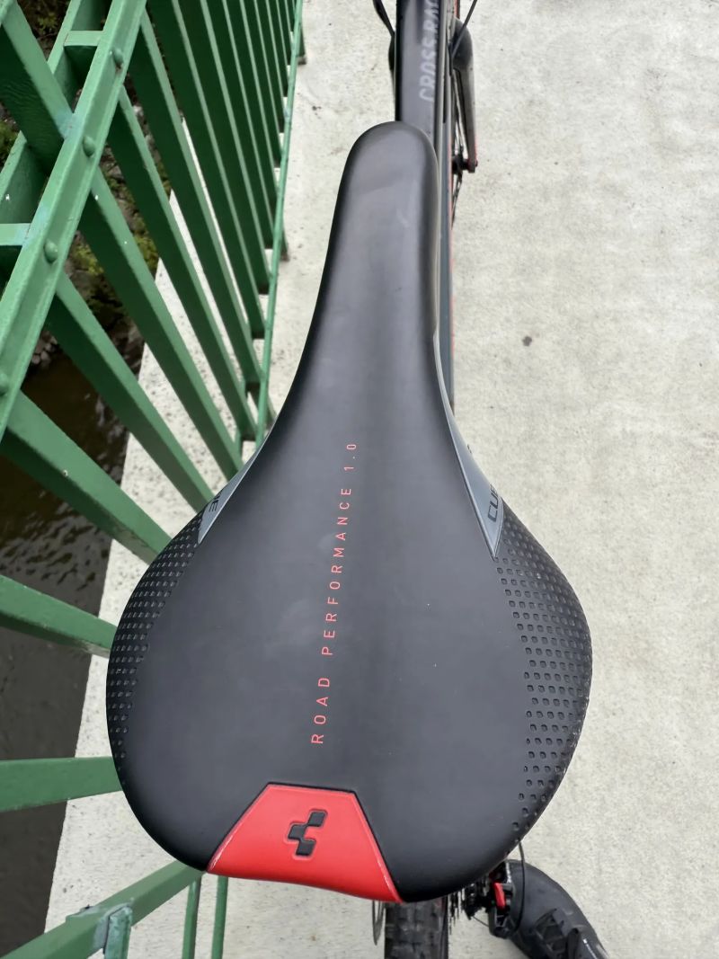 Cube Cross Race gravel
