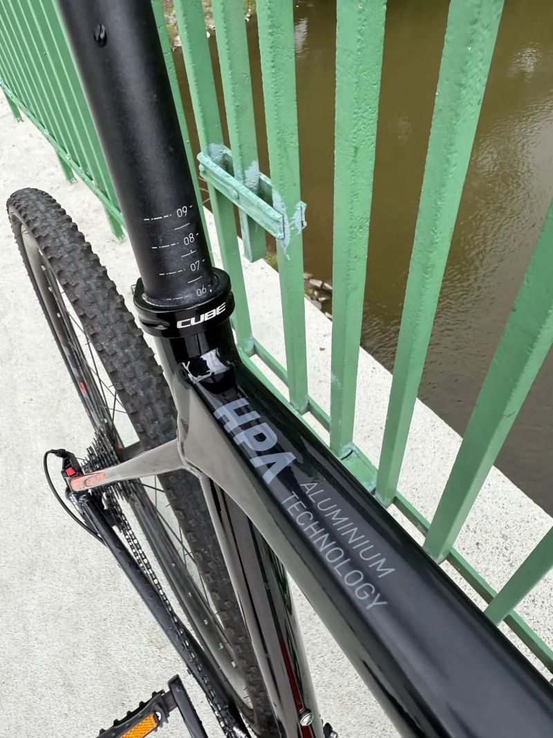 Cube Cross Race gravel