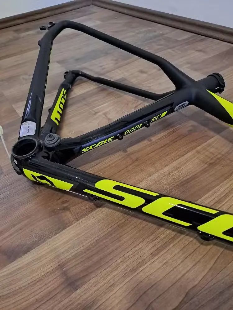 Nový karbonový rám SCOTT SCALE 900 RC / 29er / tepered / velikost XL / pevná osa 142x12mm nebo rychl