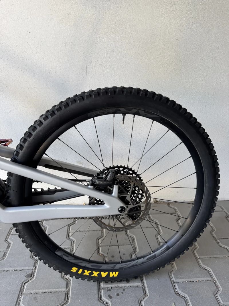 Santa Cruz Heckler SL S kit 2024, ZÁRUKA