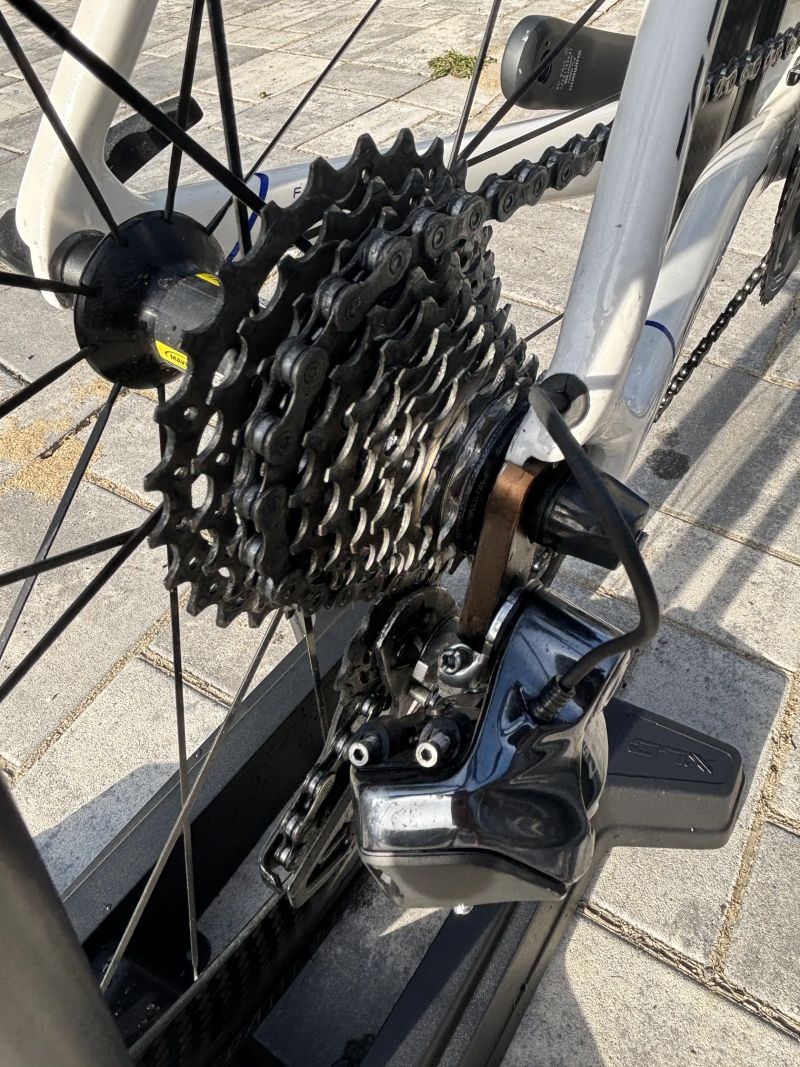 Specialized Tarmac, vel. 54, Di2 Ultegra, CEMA keramická ložiska