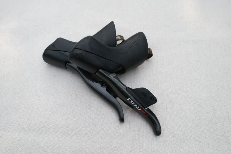 Páky + třmeny Sram RED eTap 11 spd.