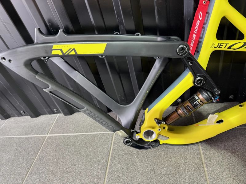 Niner Jet 9 RDO velikost M zcela nový karbonový rám FOX KASHIMA