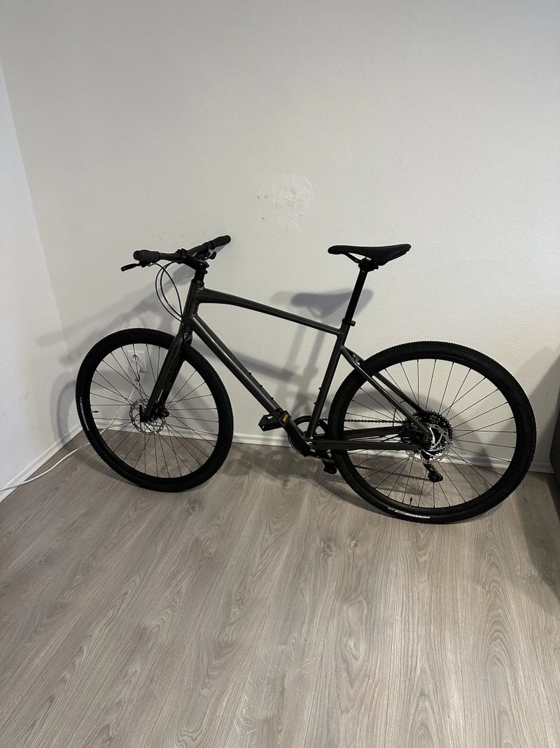 Specialized Sirrus X 3.0 2024, L, jako nový – po 200 km, komplet