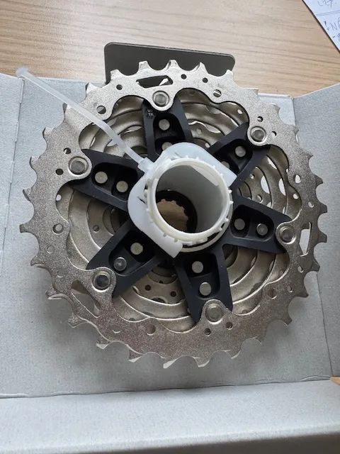 Prodám novou kazetu silniční Shimano Ultegra, CS-R8100 - 12s, 11-30 T