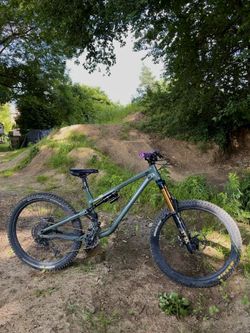 Commencal Meta SX V4 2023 – Custom Enduro stroj (27.5”/27.5”)