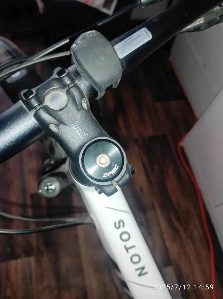 Horské kolo Levit Notos 3 2022 M (18") s příslušenstvím