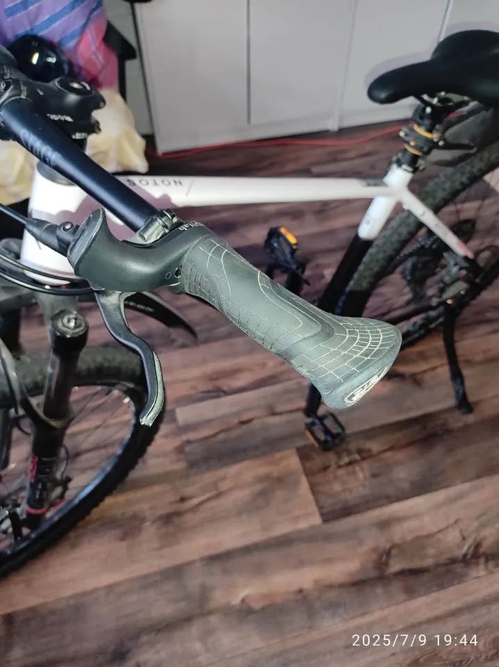 Horské kolo Levit Notos 3 2022 M (18") s příslušenstvím