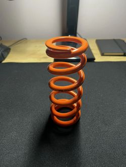 Prodám SLS pružinu Fox 425 lb / in x 2.65 in / 67 mm