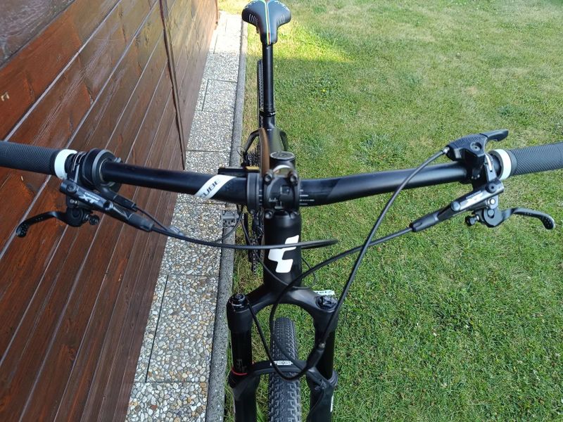 CUBE REACTION GTC ONE, komplet Shimano XT, elektrické řazení Shimano XT Di2