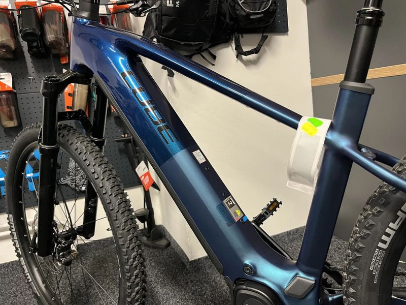 CUBE Reaction Hybrid SLX 800 vel. L 2025 NOVÉ