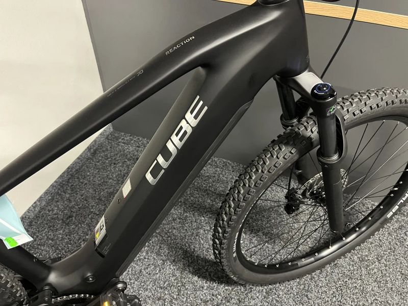 CUBE Reaction Hybrid RACE 800 vel. XL 2025 NOVÉ