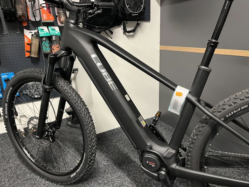 CUBE Reaction Hybrid RACE 800 vel. XL 2025 NOVÉ