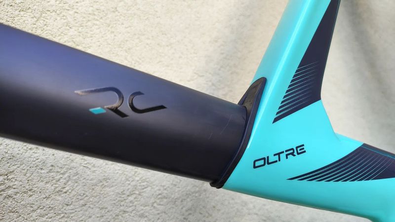 Bianchi Oltre Comp vel.57 2024, Ultegra 2x12s Di2, Velomann V50R karbon, jako nové nájezd 782km