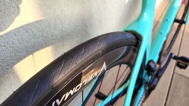 Bianchi Oltre Comp vel.57 2024, Ultegra 2x12s Di2, Velomann V50R karbon, jako nové nájezd 782km