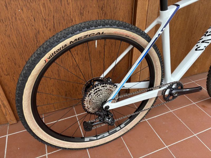CANYON EXCEED CFR - SHIMANO XT 1 x 12 - VEL. M (46 cm) - NOVĚ POSTAVENO