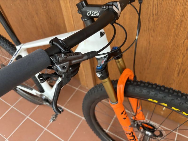 CANYON EXCEED CFR - SHIMANO XTR 1 x 12 - VEL. M (46 cm) - KARBONOVÁ KOLA XTR / DUKE