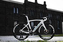 Pinarello Dogma F12, Sram Red AXS Etap 2x12, Zipp Firecrest 