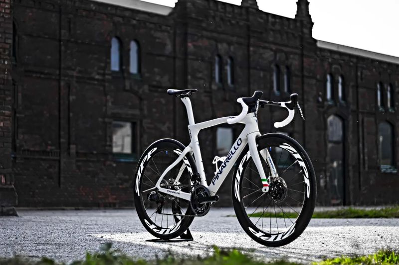 Pinarello Dogma F12, Sram Red AXS Etap 2x12, Zipp Firecrest 