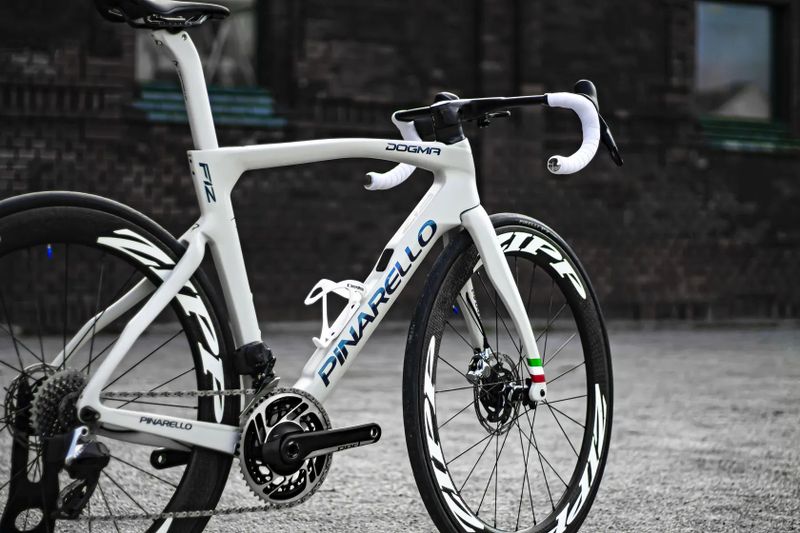 Pinarello Dogma F12, Sram Red AXS Etap 2x12, Zipp Firecrest 