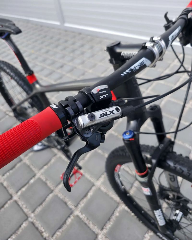 Horské kolo Focus Raven 5.0 Carbon 27.5″ velikost M