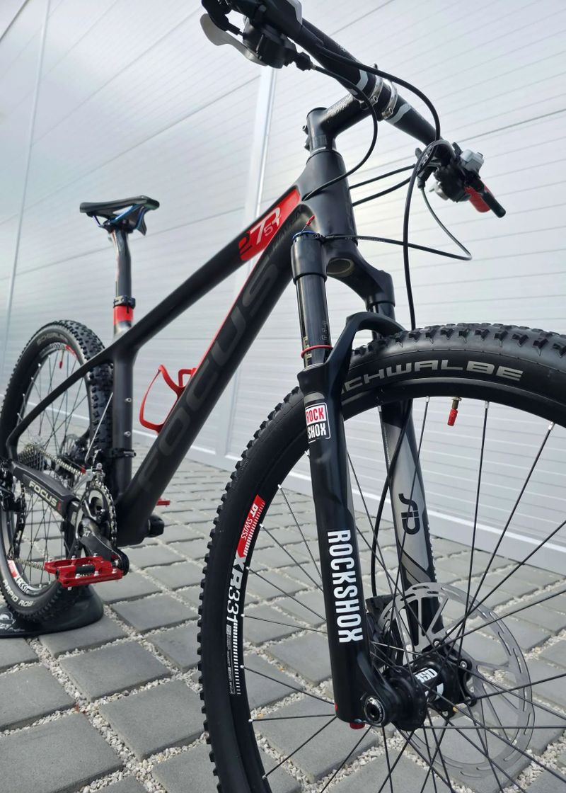 Horské kolo Focus Raven 5.0 Carbon 27.5″ velikost M