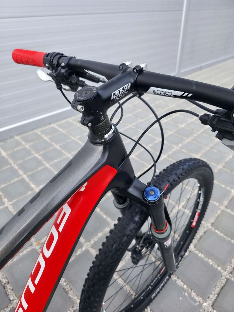 Horské kolo Focus Raven 5.0 Carbon 27.5″ velikost M