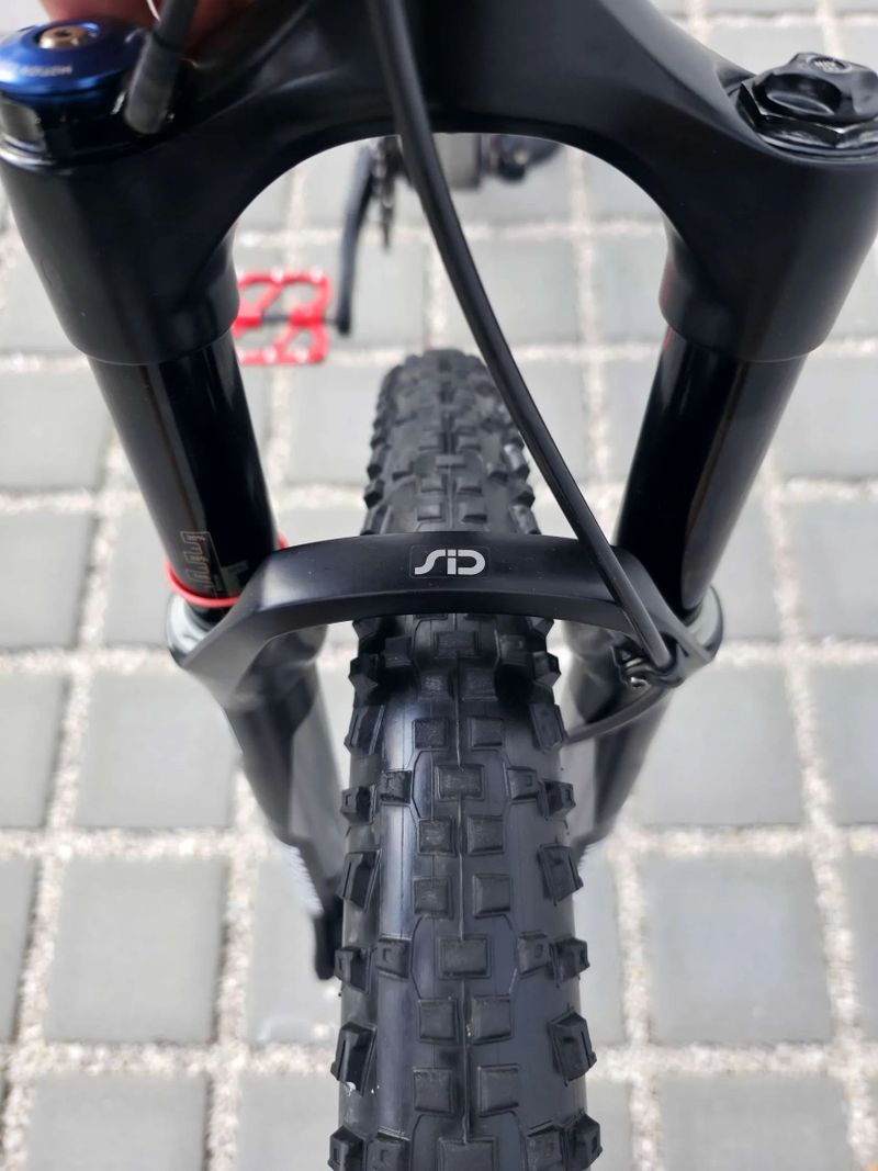 Horské kolo Focus Raven 5.0 Carbon 27.5″ velikost M
